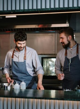 restaurant staff shortage — Restaurants